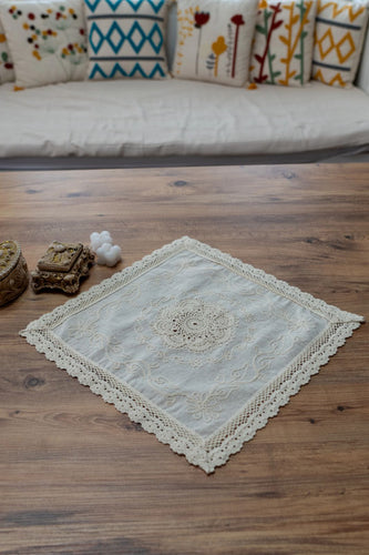 Krem Nakışlı Dantelli Keten Runner 25x25