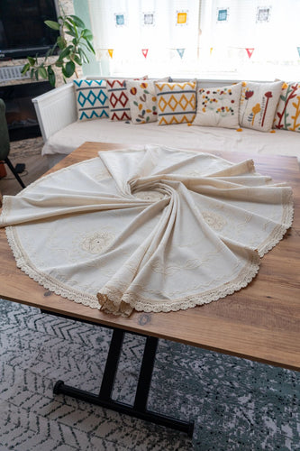 Krem Nakışlı Dantelli Keten Runner 130x130 cm