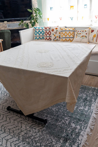 Krem Nakışlı Dantelli Keten Runner 180x180 cm