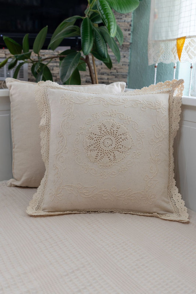 Koton,Dantelli  Kırlent Kılıfı