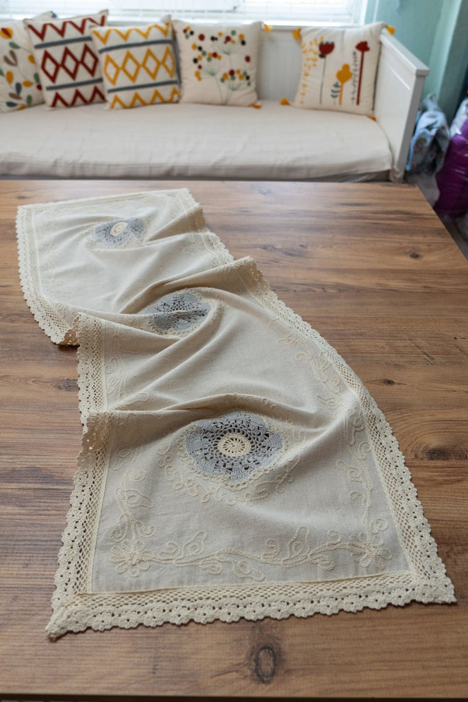 Mavi Nakışlı Dantelli Keten Runner 50x130 cm