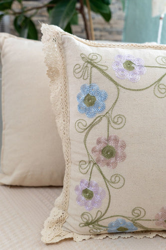 Koton,Dantelli Çiçek Detaylı Kırlent Kılıfı