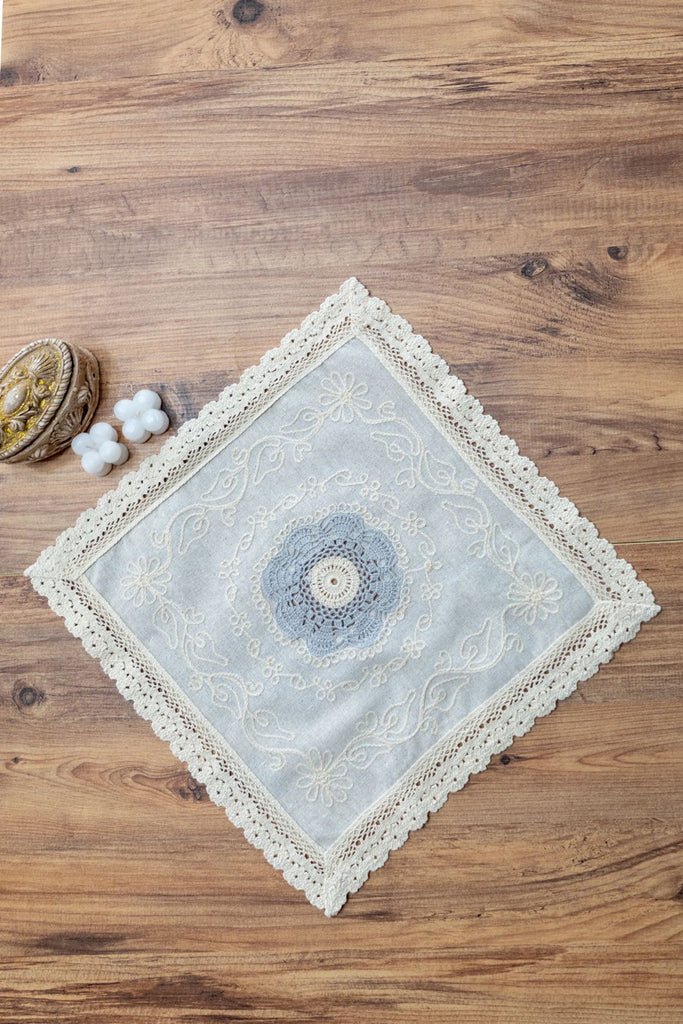 Mavi Nakışlı Dantelli Keten Runner 45x45 cm