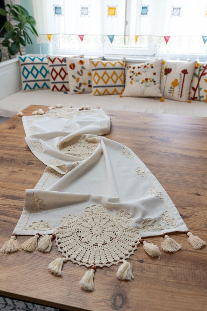 Krem Nakışlı Dantelli Keten Runner 50x130 cm