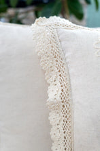 Görseli Galeri görüntüleyiciye yükleyin, Koton,Dantelli  Kırlent Kılıfı