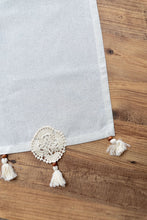Görseli Galeri görüntüleyiciye yükleyin, Beyaz Nakışlı Dantelli Keten Runner 50x130 cm