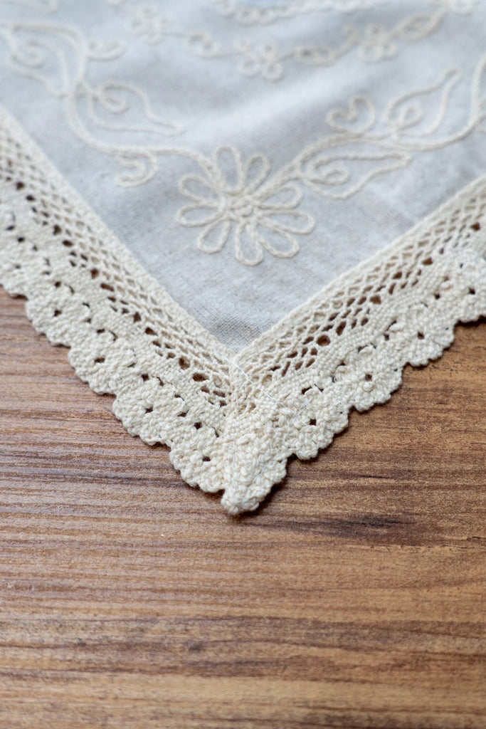 Mavi Nakışlı Dantelli Keten Runner 45x45 cm