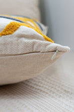 Görseli Galeri görüntüleyiciye yükleyin, Punch Nakışlı Kırlent Kılıfı