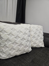 Görseli Galeri görüntüleyiciye yükleyin, BOHEM TARZI PUNCH KIRLENT KILIFI 2 Lİ