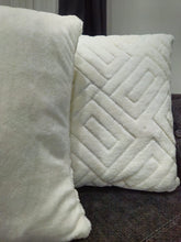 Görseli Galeri görüntüleyiciye yükleyin, BOHEM TARZI PUNCH KIRLENT KILIFI 2 Lİ