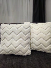 Görseli Galeri görüntüleyiciye yükleyin, BOHEM TARZI PUNCH KIRLENT KILIFI 2 Lİ