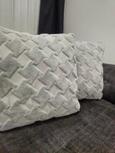 Görseli Galeri görüntüleyiciye yükleyin, BOHEM TARZI PUNCH KIRLENT KILIFI 2 Lİ