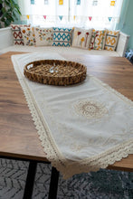 Görseli Galeri görüntüleyiciye yükleyin, Krem Nakışlı Dantelli Keten Runner 50x130 cm
