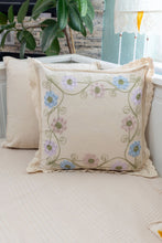 Görseli Galeri görüntüleyiciye yükleyin, Koton,Dantelli Çiçek Detaylı Kırlent Kılıfı