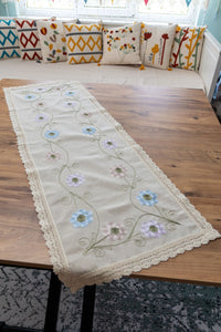 Çiçek Nakışlı Dantelli Keten Runner 50x130 cm