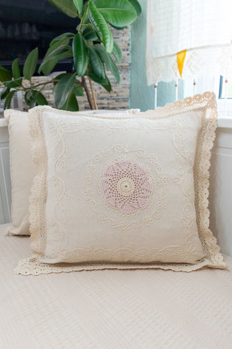 Koton,Dantelli Pembe Detaylı Kırlent Kılıfı