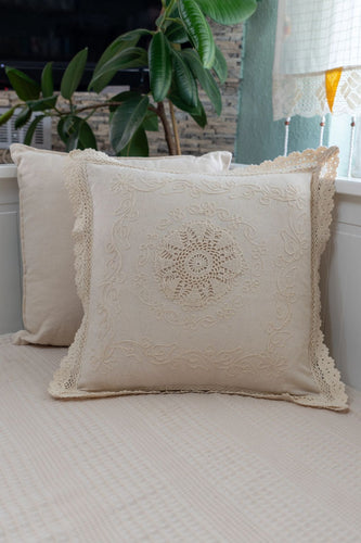 Koton,Dantelli  Kırlent Kılıfı