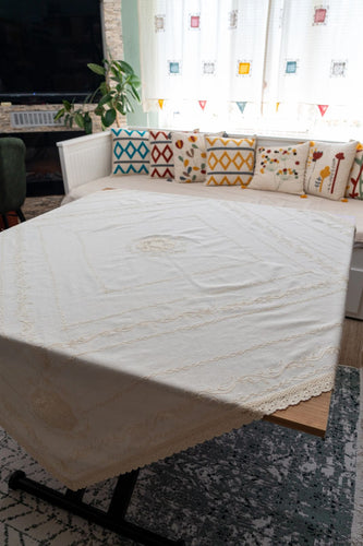 Krem Nakışlı Dantelli Keten Runner 180x180 cm