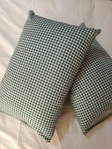 Yeşil Pötikare Desenli Pamuklu Pazen Yastık Kılıfı – Yumuşak Dokulu Kışlık Dekoratif Kılıf 2 lİ