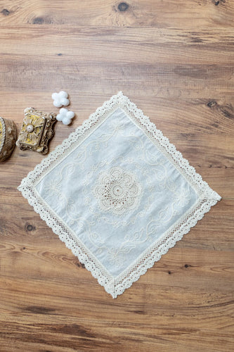 Krem Nakışlı Dantelli Keten Runner 25x25