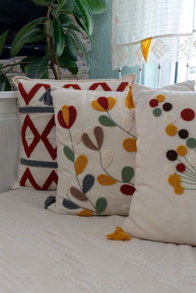 Punch Nakışlı Kırlent Kılıfı