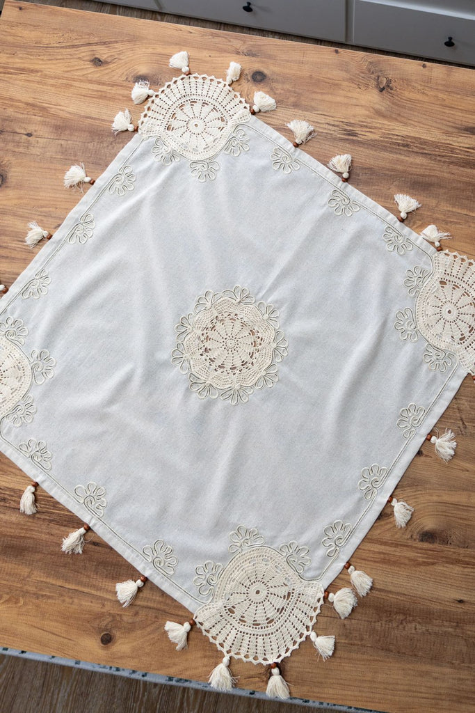 Krem Nakışlı Dantelli Keten Runner 90x90 cm