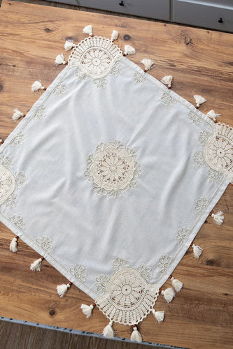 Krem Nakışlı Dantelli Keten Runner 90x90 cm