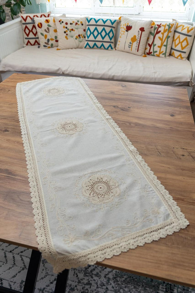 Krem Nakışlı Dantelli Keten Runner 50x130 cm