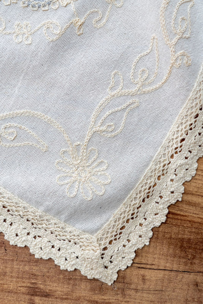 Mavi Nakışlı Dantelli Keten Runner 90x90 cm