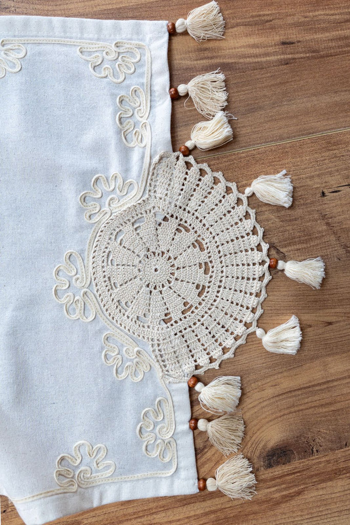 Krem Nakışlı Dantelli Keten Runner 50x130 cm