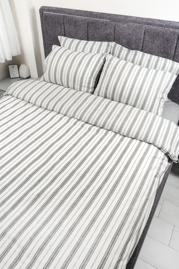 Gri Çizgili Keten Nevresim Takımı Çift Kişilik