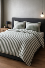 Görseli Galeri görüntüleyiciye yükleyin, Yeşil Çizgili Keten Nevresim Takımı Çift Kişilik