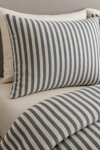 Görseli Galeri görüntüleyiciye yükleyin, Lacivert Çizgili Keten Nevresim Takımı Çift Kişilik