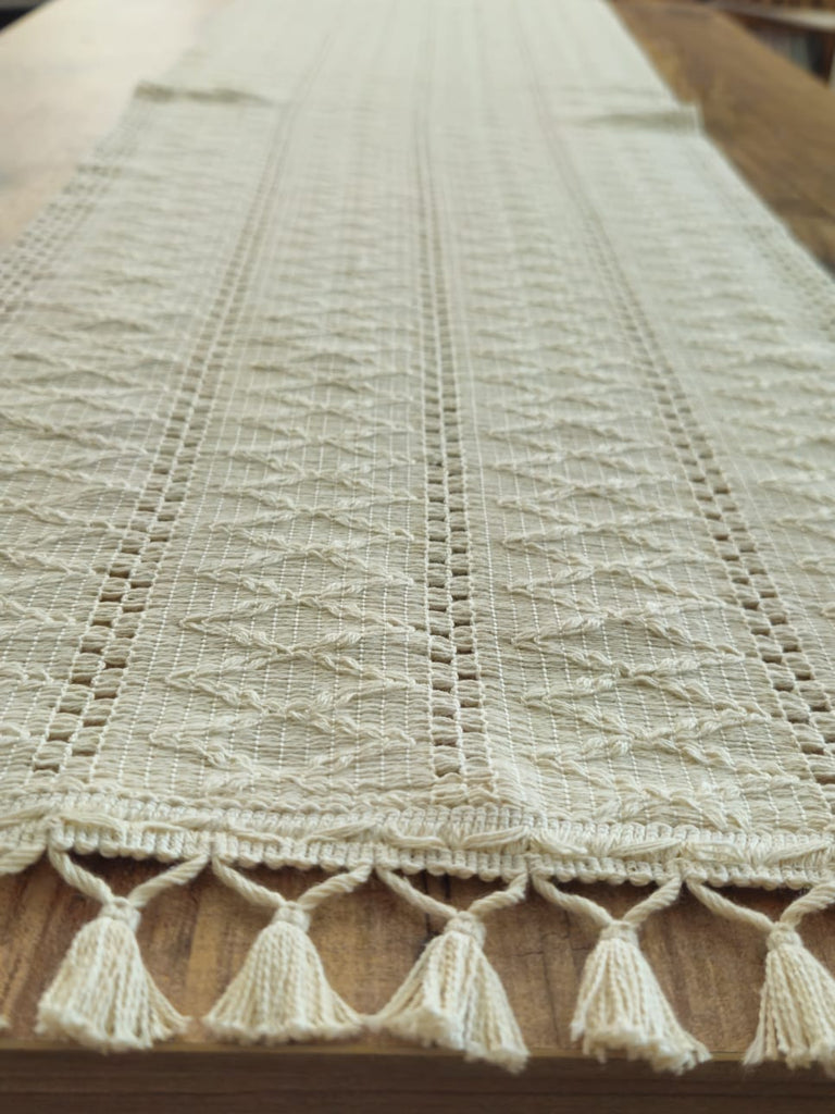 DANTELLİ RUNNER MASA ÖRTÜSÜ