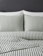 Görseli Galeri görüntüleyiciye yükleyin, Yeşil Çizgili Keten Nevresim Takımı Çift Kişilik