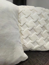 Görseli Galeri görüntüleyiciye yükleyin, BOHEM TARZI PUNCH KIRLENT KILIFI 2 Lİ