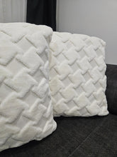 Görseli Galeri görüntüleyiciye yükleyin, BOHEM TARZI PUNCH KIRLENT KILIFI 2 Lİ