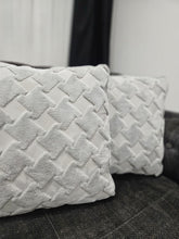 Görseli Galeri görüntüleyiciye yükleyin, BOHEM TARZI PUNCH KIRLENT KILIFI 2 Lİ